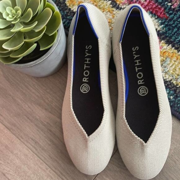 Rothy’s round toe size 7.5 light gray woman’s flat shoes - Picture 2 of 12